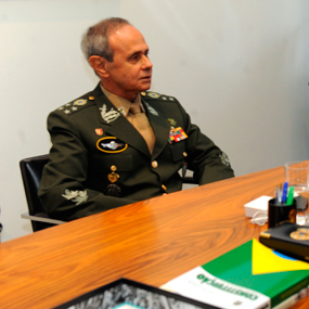 Ministro-presidente do Superior Tribunal Militar visita presidente da Câmara dos Deputados